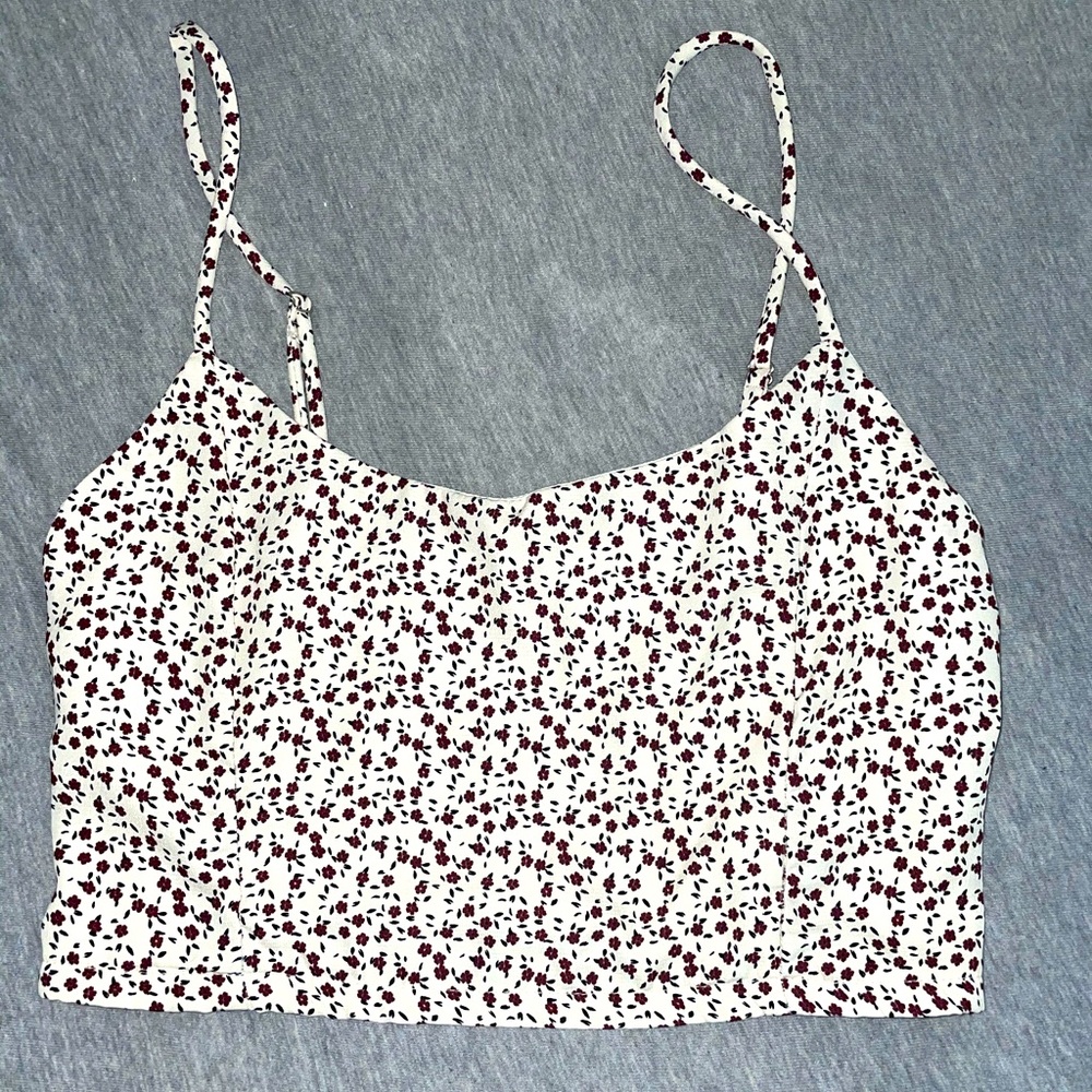Cropped Camitop w/pretty floral print🤍